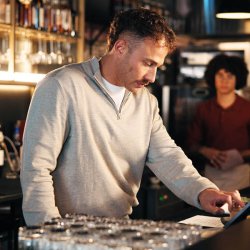 June sees stagnant sales for pubs and bars