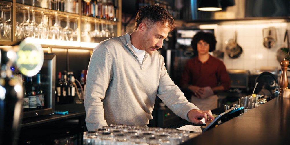 June sees stagnant sales for pubs and bars