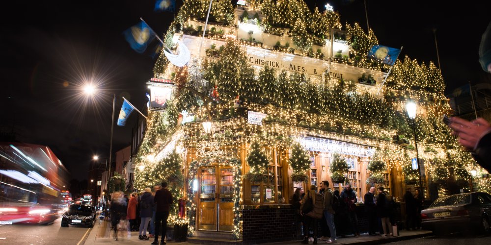 Pub to live steam Xmas lights switch-on