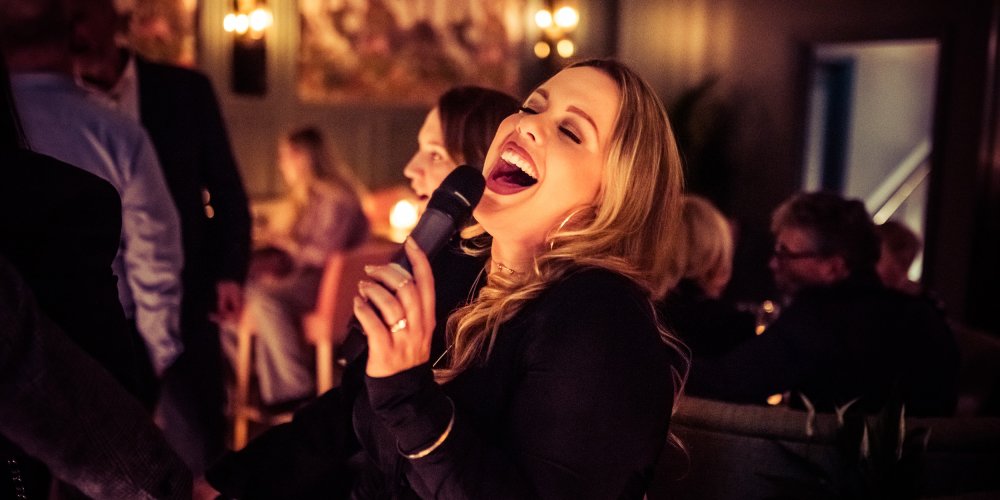 The Act opens in Notting Hill