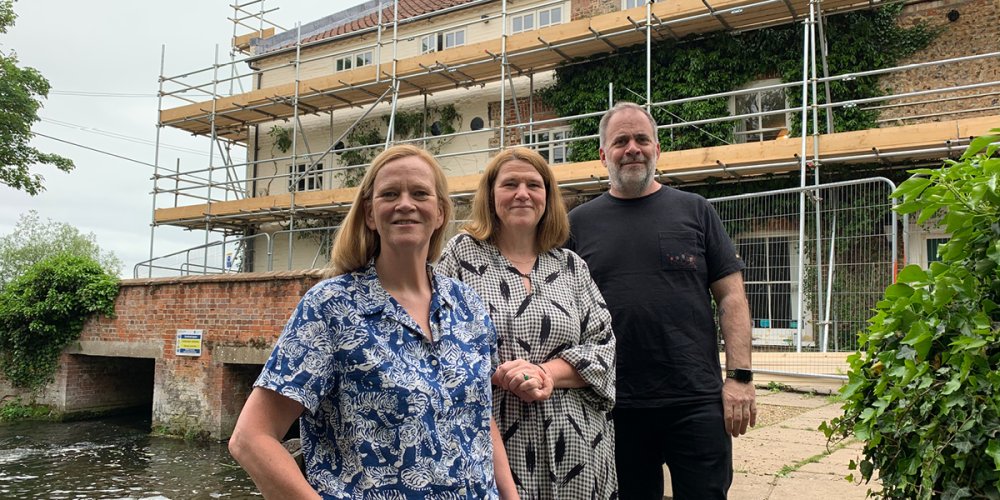 Peyton sisters open first pub hotel