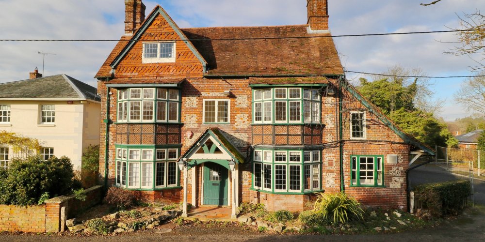 Community saves Hampshire pub